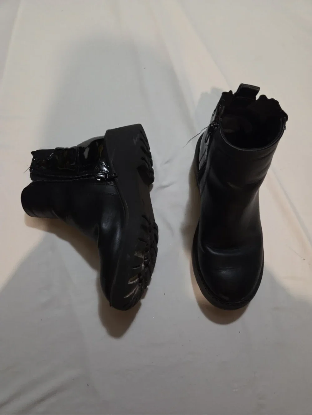 Chic older girl size 2 black ankle boots #04